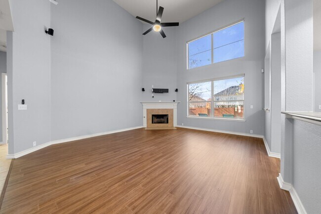 Building Photo - Amazing Pool. stunning 5bed, 3bath, 3Car G...