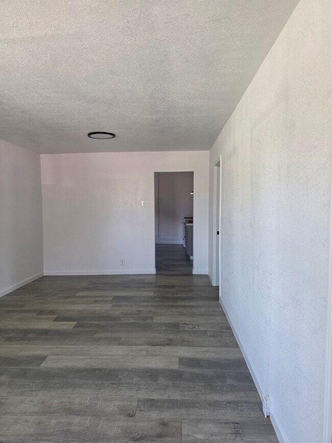 Building Photo - 3 Bedroom 1 Bath Home