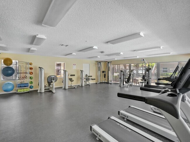 Building Photo - 8770 Royal Palm Blvd