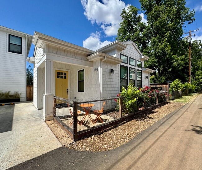 Primary Photo - Custom Adorable Cottage Available in Folsom!