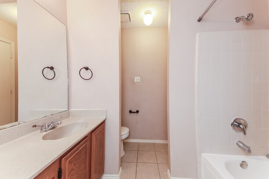 Building Photo - 5116 Waltham Ct