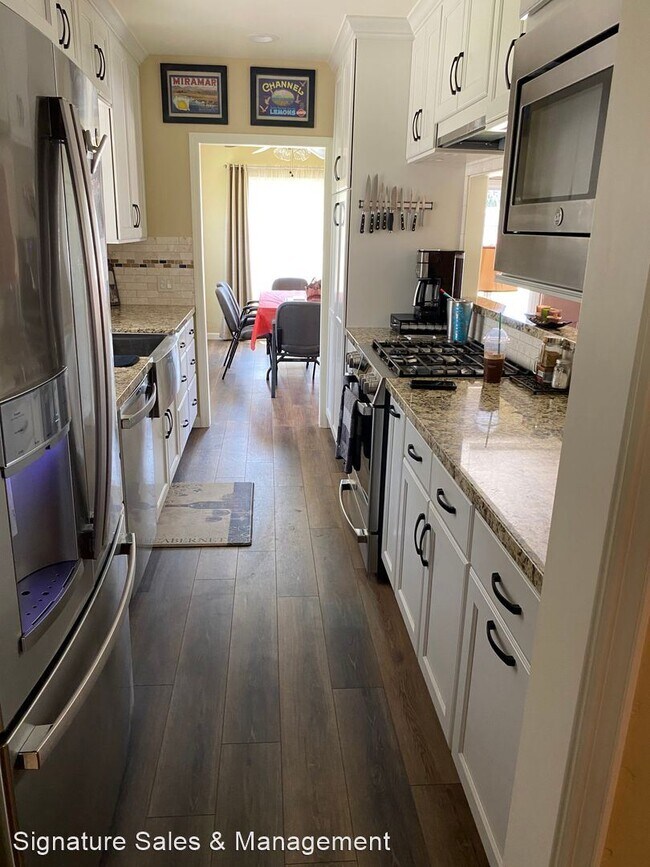 Building Photo - 2 br, 2 bath House - 22420 Van Buren Street