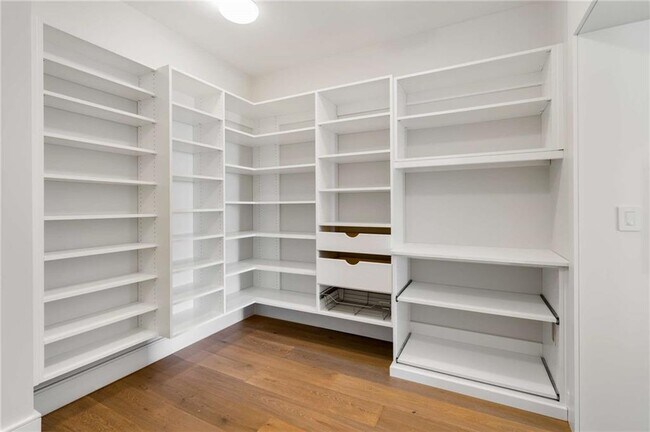 Building Photo - 3376 Peachtree Rd NE