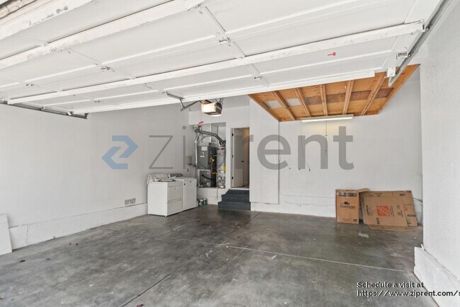 Building Photo - 2475 Canyon Lakes Dr