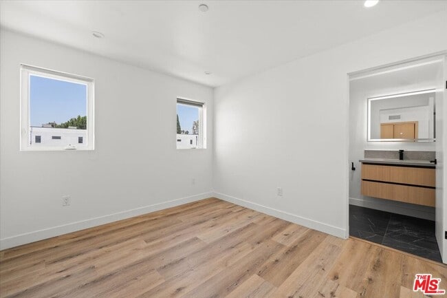 Building Photo - 841 N McCadden Pl