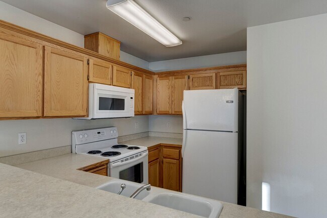 Building Photo - Two Bedroom Two Bathroom Condo in Summerwind