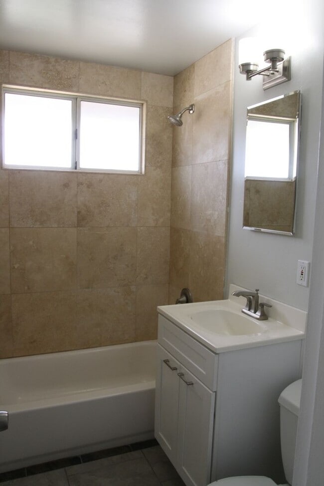Building Photo - 3 Bedroom House in Clairmont - Complete Remodel