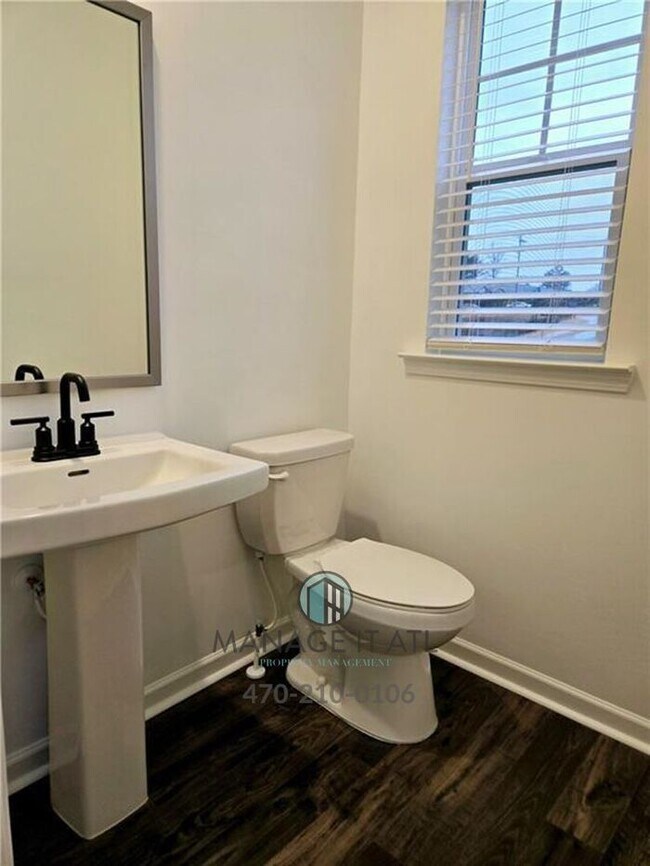Building Photo - Beautiful End-Unit three-story townhome in Tucker