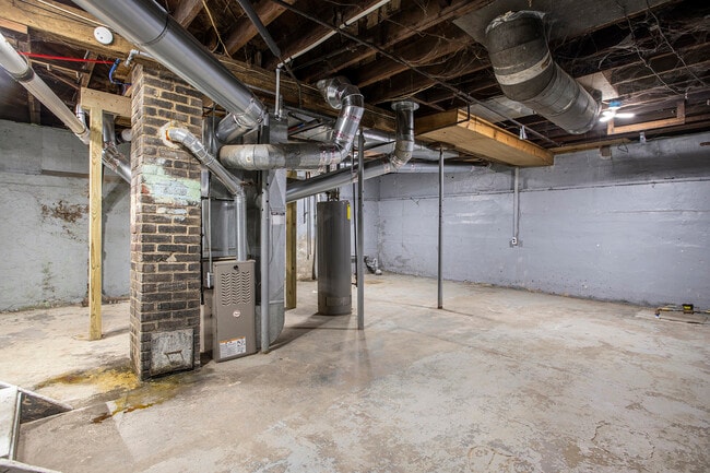 Building Photo - 195 Hubbard St