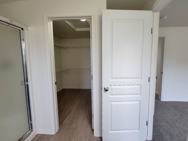 Building Photo - Spacious Rambler in West Richland