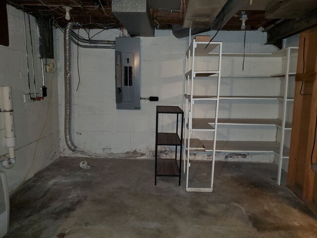 Building Photo - Gorgeous home near Westboro park.