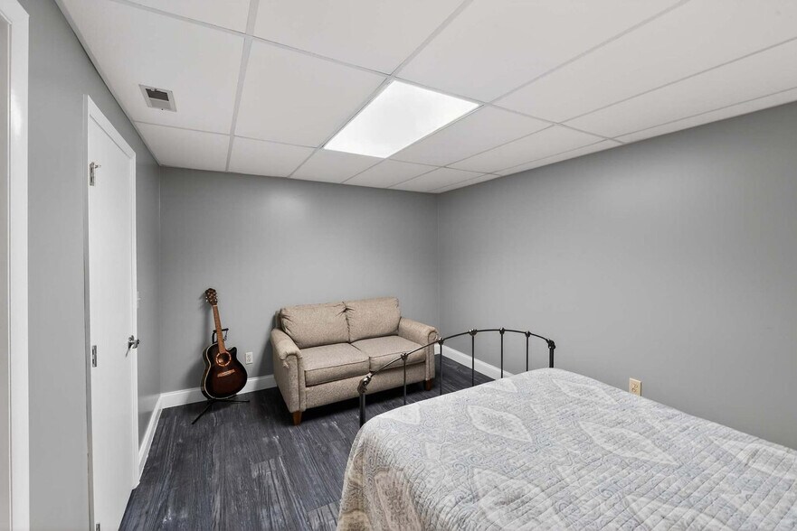 Building Photo - 7953 Woodhill Cove Ln