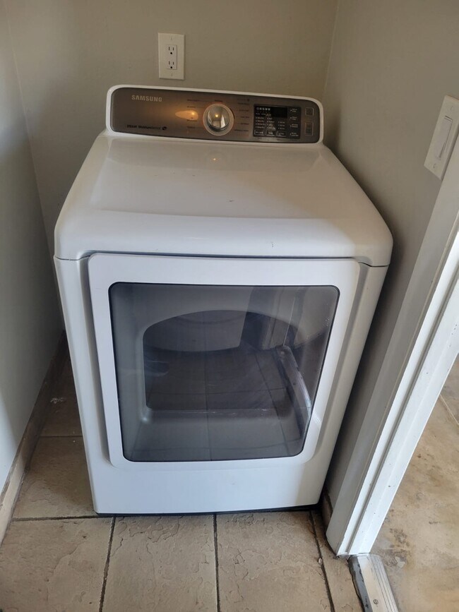 Building Photo - 149 E Riviera Dr