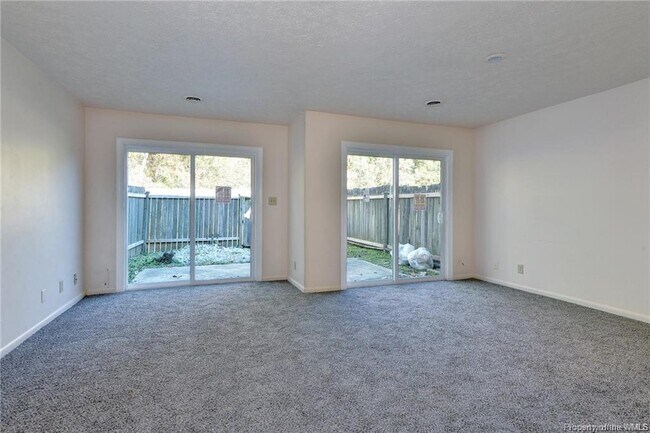 Building Photo - 4043 Midlands Rd