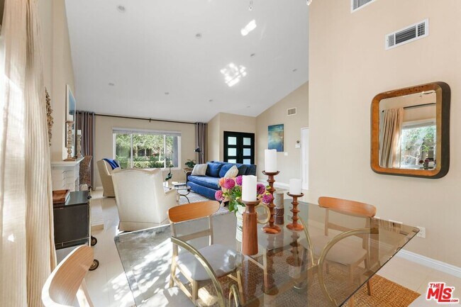 Building Photo - 3194 Rossini Pl