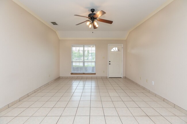 Building Photo - 12422/12424 CR 499