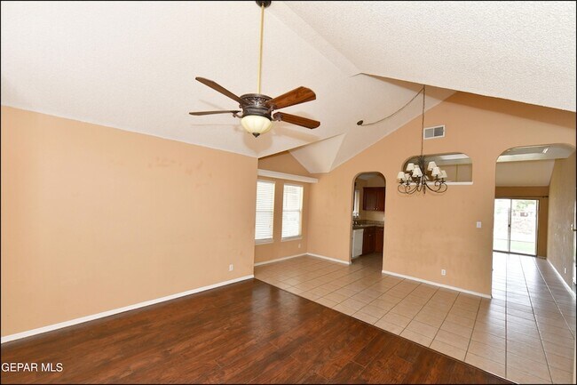 Building Photo - 7737 Plaza Azul Rd
