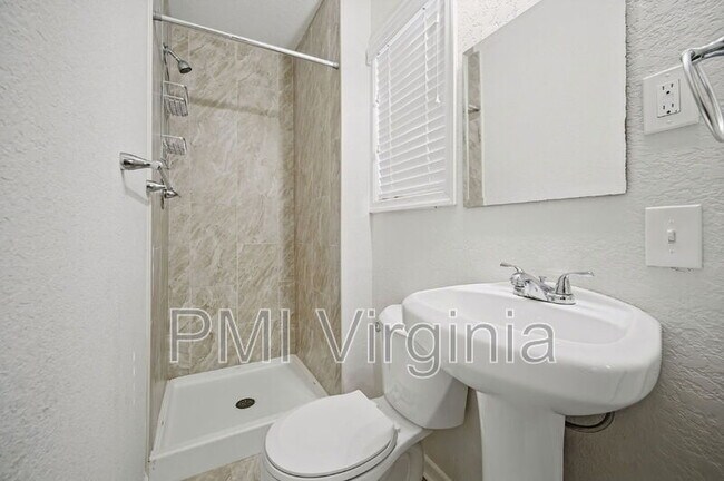 Building Photo - 864 W 36th St