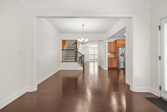 Building Photo - 2550 Sibley Dr