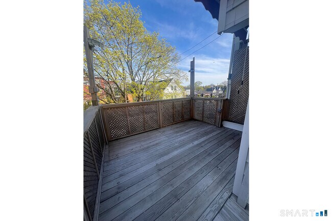 Building Photo - 2879 Fairfield Ave