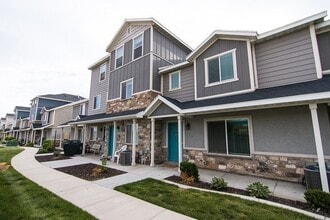 Building Photo - 747 E 150 N