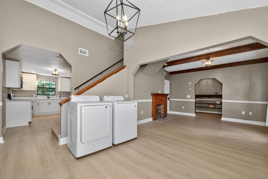 Building Photo - 512 Mason Ave