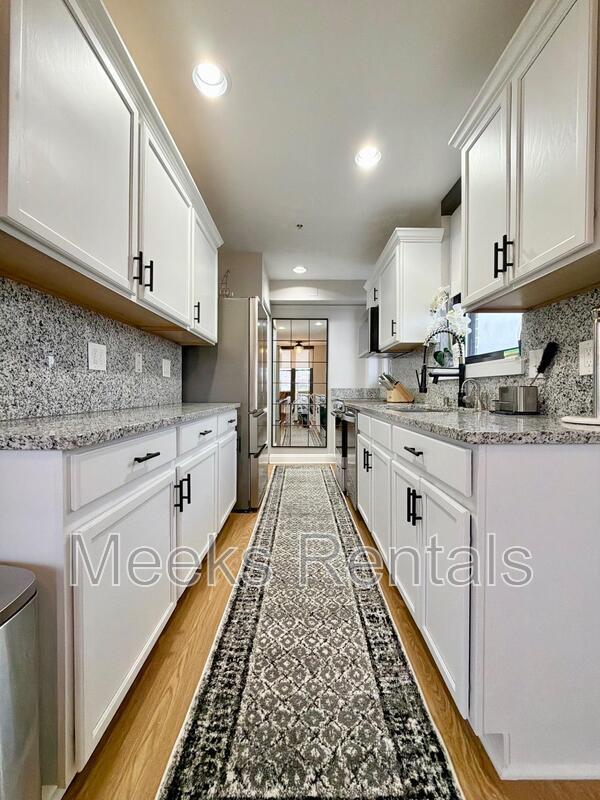 Building Photo - 1108 Kanawha Blvd E