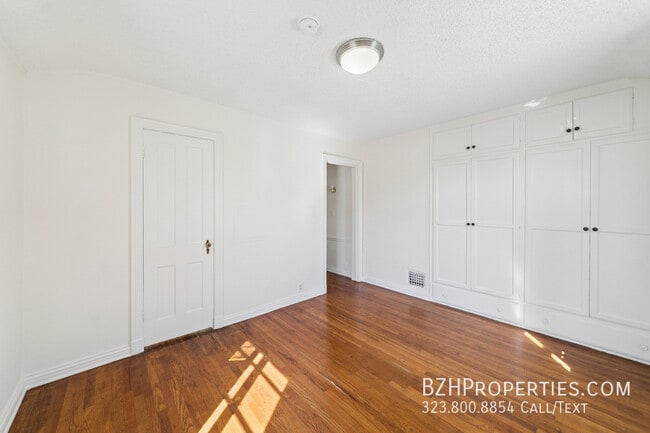 Building Photo - 1284 S Beverly Glen Blvd