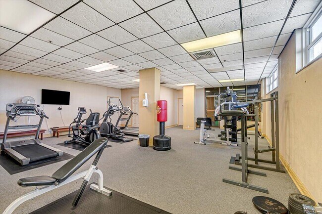 Building Photo - 5440 N Ocean Dr