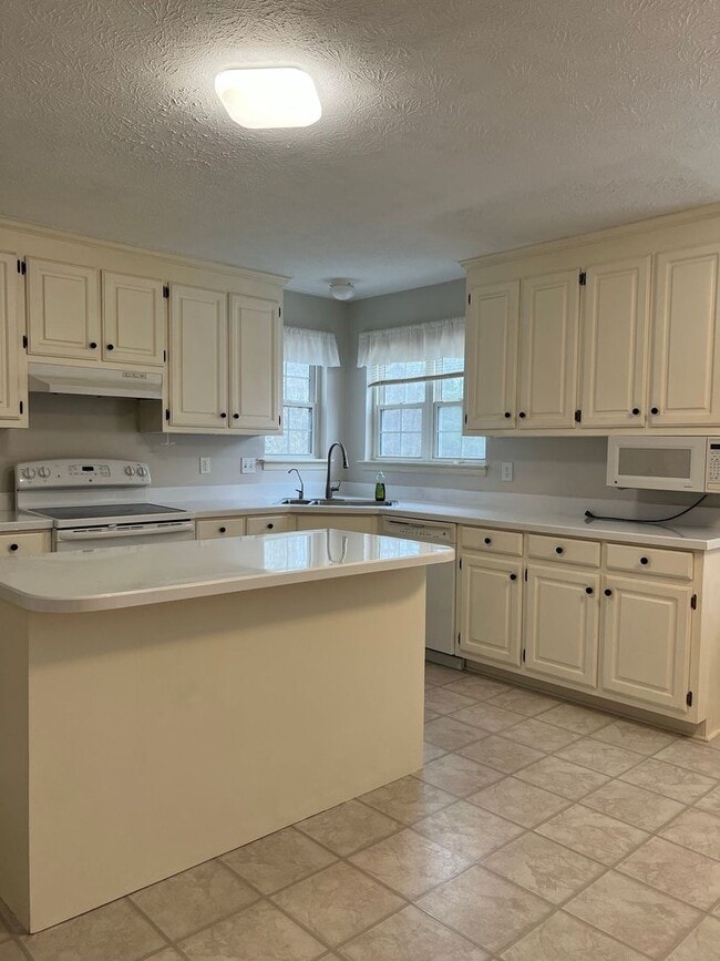 Building Photo - 110 Bugle Ct