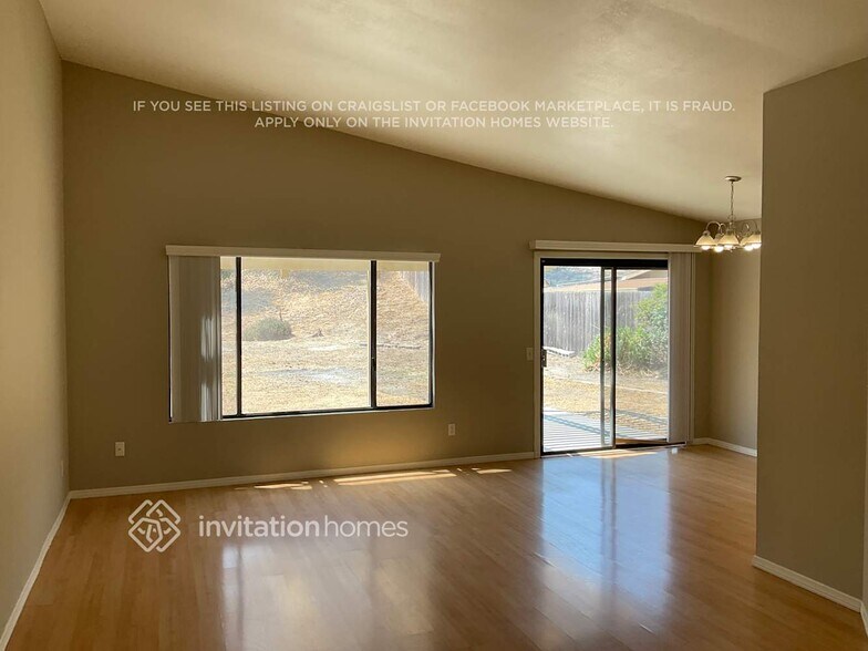Building Photo - 1656 W Knapp Dr