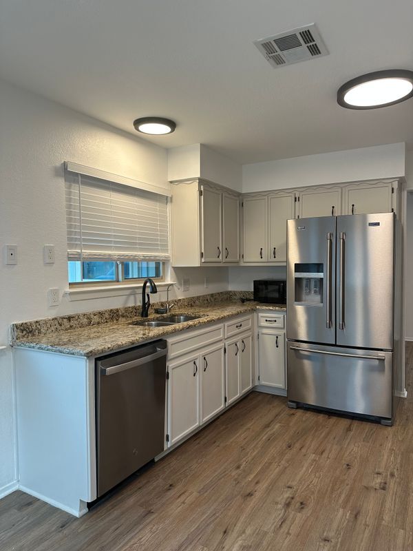 Building Photo - 7621 Scenic Brook Dr