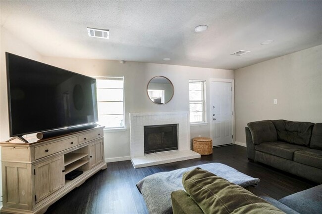 Building Photo - 1815 River Crossing Cir