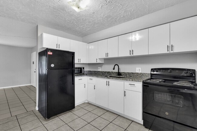 Building Photo - 1 Bed / 1 Bath – Updated Kitchen – $1,099/month (Water Included)