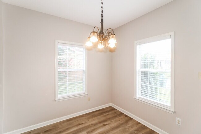 Building Photo - 784 Breeze Way