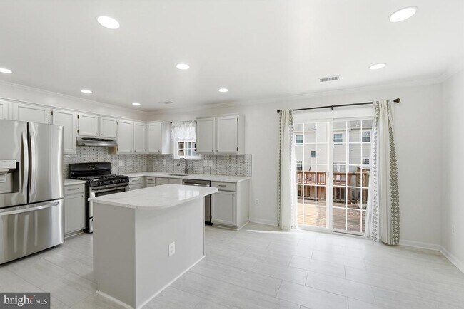 Building Photo - 9663 Franklin Woods Pl