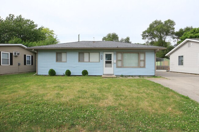 Primary Photo - Three Bedroom Lafayette Home!