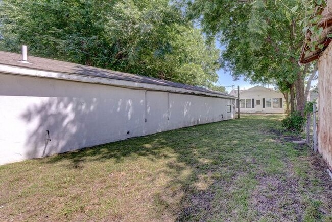 Building Photo - 2 Bedroom 2 Bath Home Near TU!