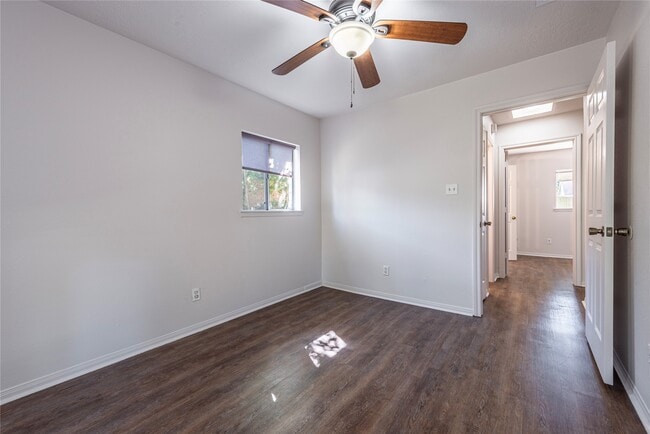 Building Photo - 502 Bellmar Ln