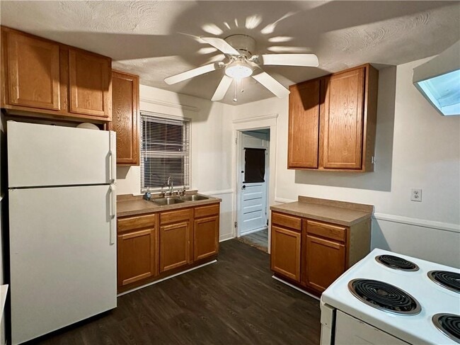 Building Photo - 10 Lachance St