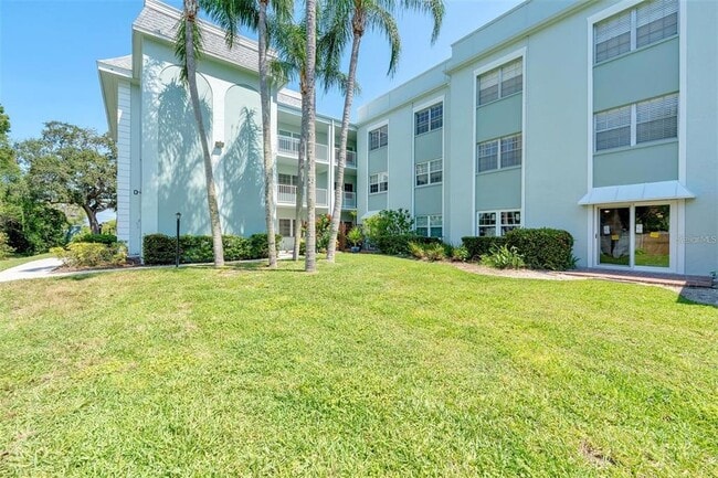 Building Photo - 1706 Belleair Forest Dr