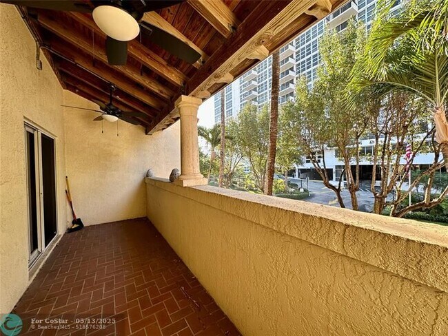 Building Photo - 3225 NE 5th Ct