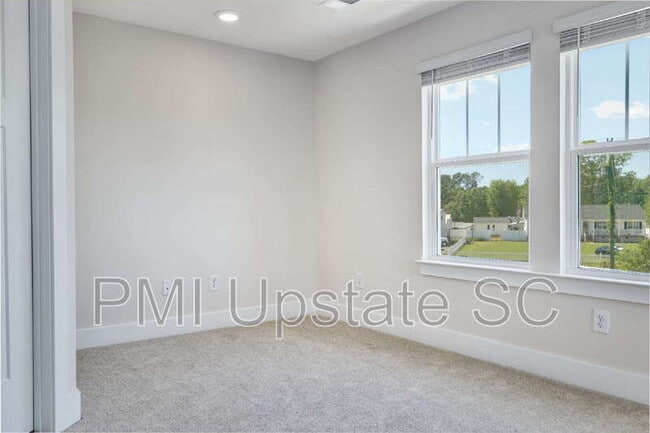 Building Photo - 214 Cali Wy