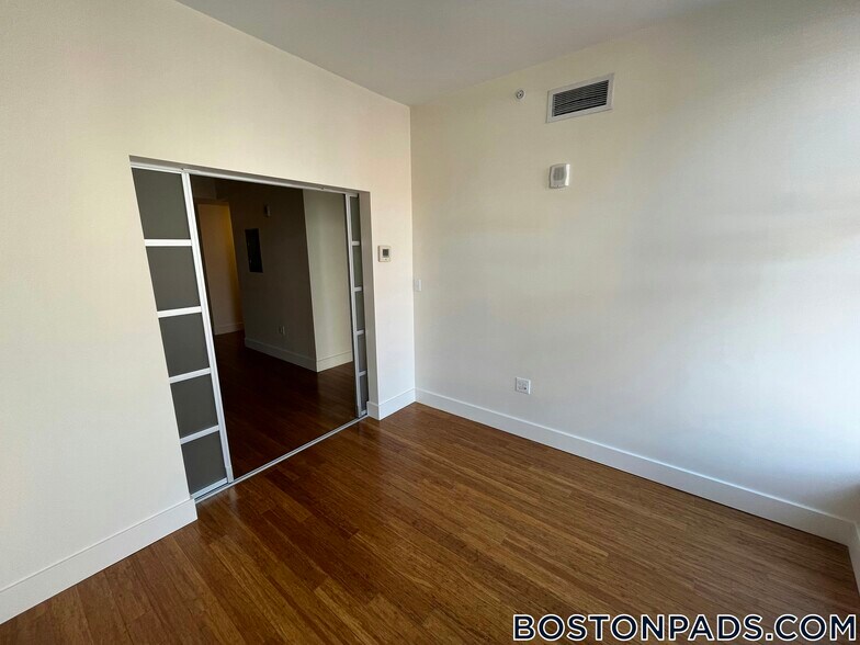 Building Photo - 8 Winter Pl