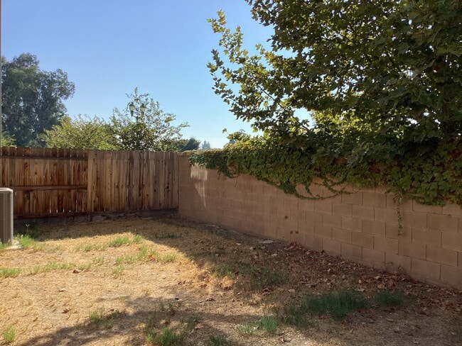Building Photo - 6319 E Creek View Ln