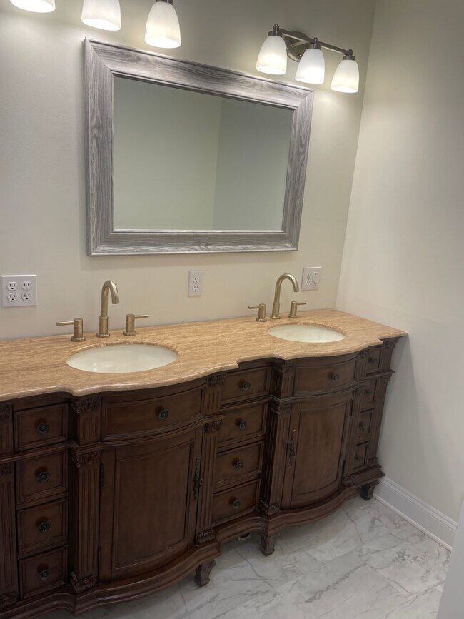 Building Photo - 4 BR 3 BA house on corner lot