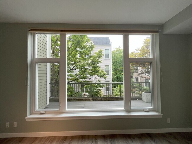Building Photo - 1BD/1BA RiverPlace Condo - Secure Parking Included. Walk to OHSU, Waterfront, Shops & Restaurants.