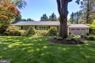 Building Photo - 67 Townview Dr