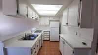 Building Photo - 807