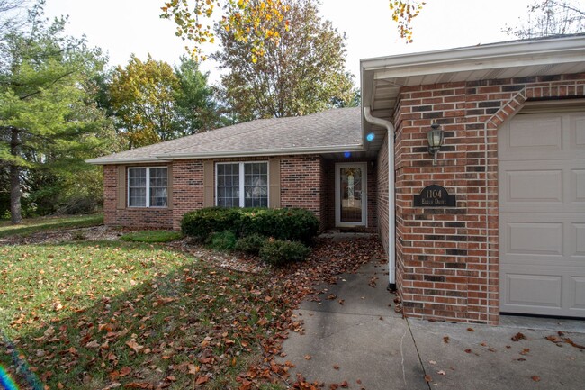 Building Photo - Great Single Family Home in the Highlands!